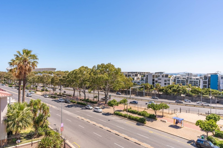 To Let 2 Bedroom Property for Rent in Green Point Western Cape